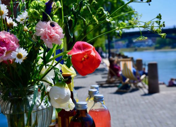 bar au bord du Rhin à Bâle